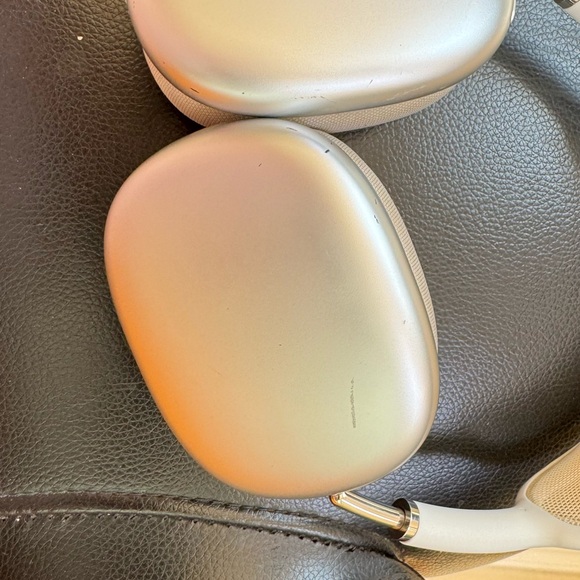 Apple Silver Airmax Headphones - Picture 5 of 5